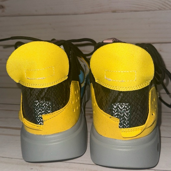 Colorful Multi-Panel Sneakers - Picture 4 of 11